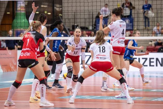 Lorena Lorber Fijok (Dresdner SC, 17), Mitte - Jubel, Freude, mit Team GER, Allianz MTV Stuttgart - Dresdner SC, Volleyball Bundesliga, VBL, Spielzeit 2024 2025, 30.01.2025 GER, Allianz MTV Stuttgart - Dresdner SC, Volleyball Bundesliga, VBL, Spielzeit 2024 2025, 30.01.2025 Stuttgart Copyright: xSandyxDinkelackerx EP_SDR