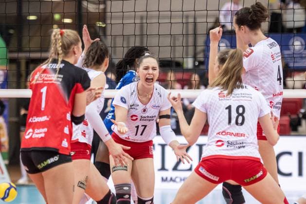Sport Themen der Woche KW05 Sport Bilder des Tages Lorena Lorber Fijok (Dresdner SC, 17), Mitte - Jubel, Freude, mit Team GER, Allianz MTV Stuttgart - Dresdner SC, Volleyball Bundesliga, VBL, Spielzeit 2024 2025, 30.01.2025 GER, Allianz MTV Stuttgart - Dresdner SC, Volleyball Bundesliga, VBL, Spielzeit 2024 2025, 30.01.2025 Stuttgart Copyright: xSandyxDinkelackerx EP_SDR
