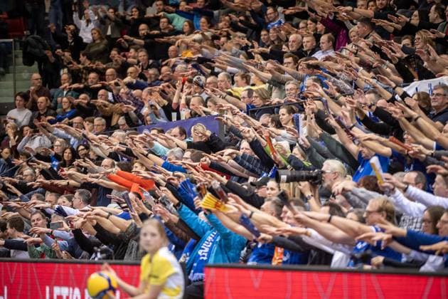 Stuttgarter Fans feuern ihr Team an GER, Allianz MTV Stuttgart - Dresdner SC, Volleyball Bundesliga, VBL, Spielzeit 2024 2025, 30.01.2025 GER, Allianz MTV Stuttgart - Dresdner SC, Volleyball Bundesliga, VBL, Spielzeit 2024 2025, 30.01.2025 Stuttgart Copyright: xSandyxDinkelackerx EP_SDR