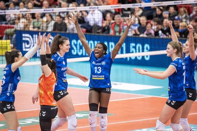 Krystal Rivers (Allianz MTV Stuttgart, 13), Mitte - Jubel, Freude, freut sich mit Team GER, Allianz MTV Stuttgart - Dresdner SC, Volleyball Bundesliga, VBL, Spielzeit 2024 2025, 30.01.2025 GER, Allianz MTV Stuttgart - Dresdner SC, Volleyball Bundesliga, VBL, Spielzeit 2024 2025, 30.01.2025 Stuttgart Copyright: xSandyxDinkelackerx EP_SDR