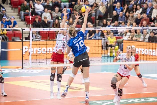 Jolien Knollema (Allianz MTV Stuttgart, 10) vs. Sarah Straube (Dresdner SC, 18) GER, Allianz MTV Stuttgart - Dresdner SC, Volleyball Bundesliga, VBL, Spielzeit 2024 2025, 30.01.2025 GER, Allianz MTV Stuttgart - Dresdner SC, Volleyball Bundesliga, VBL, Spielzeit 2024 2025, 30.01.2025 Stuttgart Copyright: xSandyxDinkelackerx EP_SDR