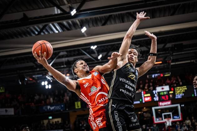 Sport Themen der Woche KW05 Sport Bilder des Tages 1. Basketball Bundesliga, easyCredit BBL, Saison 2024 2025, Herren, Hauptrunde, 3. Spieltag, 30.01.2025, RASTA Vechta - Löwen Braunschweig Mike Bothwell ( 0 - RASTA Vechta) beim Korbleger Vechta RASTA Dome Niedersachsen Deutschland *** 1 Basketball Bundesliga, easyCredit BBL, Season 2024 2025, Men, Main Round, Matchday 3, 30 01 2025, RASTA Vechta Löwen Braunschweig Mike Bothwell 0 RASTA Vechta at the Korbleger Vechta RASTA Dome Niedersachsen Germany