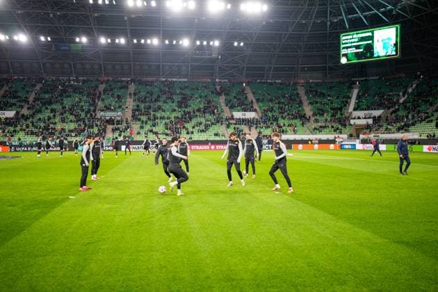2025-01-30 Ferencvaros v AZ Alkmaar - UEFA Europa League BUDAPEST, HUNGARY - JANUARY 30: Players of AZ warms up during the UEFA Europa League match between Ferencvaros and AZ Alkmaar at Ferencvaros Stadion on January 30, 2025 in Budapest, Hungary. Budapest Ferencvaros Stadion Hungary Content not available for redistribution in The Netherlands directly or indirectly through any third parties. Copyright: xEdxvanxdexPolx