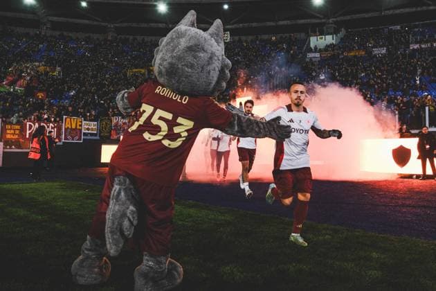 CALCIO - UEFA Europa League - AS Roma vs Eintracht Frankfurt Romaâ??s Spanish defender Angelino enters the field for warm-up before UEFA Europa League phase match day 8 between AS Roma vs Eintracht Frankfurt at Olimpico stadium on January 30, 2025 in Rome, Italy. Rome Italy  Copyright: xIPAxSport ABACAx