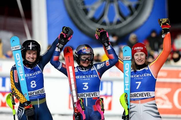 Sport Themen der Woche KW05 Sport Bilder des Tages ALPINE SKIING - FIS WC Courchevel COURCHEVEL,FRANCE,30.JAN.25 - ALPINE SKIING - FIS World Cup, slalom, ladies. Image shows the rejoicing of Sara Hector (SWE), Zrinka Ljutic (CRO) and Lena Duerr (GER).  GEPAxpictures xMaticxKlansek