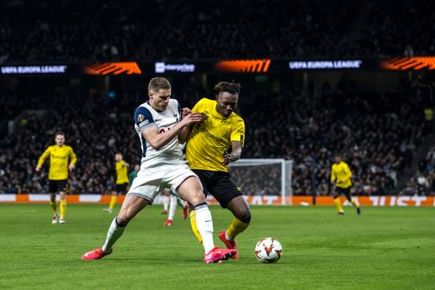 250130 Mikey Moore of Tottenham Hotspur and Jalal Abdullai of Elfsborg during the UEFA Europa League football match between Tottenham Hotspur and Elfsborg on January 30, 2025 in London. Photo: Emma Wallskog BILDBYRAN COP 320 EW0477 fotboll football soccer fotball uefa europa league europa league tottenham hotspur elfsborg bbeng Copyright: EMMAxWALLSKOG BB250130EW040