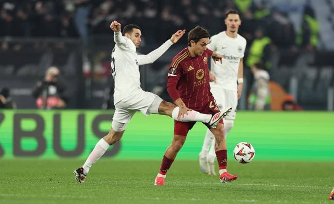 30.01.2025, Fussball UEFA Europa League, AS Roma - Eintracht Frankfurt, emonline, emspor, v.l., Ellyes Skhiri (Eintracht Frankfurt), Paulo Dybala (AS Roma) DFL DFB REGULATIONS PROHIBIT ANY USE OF PHOTOGRAPHS AS IMAGE SEQUENCES AND OR QUASI-VIDEO. xdcx Copyright: HMBxMedia Claus