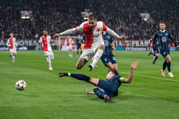Ondrej Lingr in a battle with Colin Rosler during UEFA Europa league match, SK Slavia Prague - Malmo FF , 30. january 2025, Fortuna Arena, Prague, Czech republic Copyright: xMICHALxFAJT,ZOSPORTU.SKx FAJ_2000