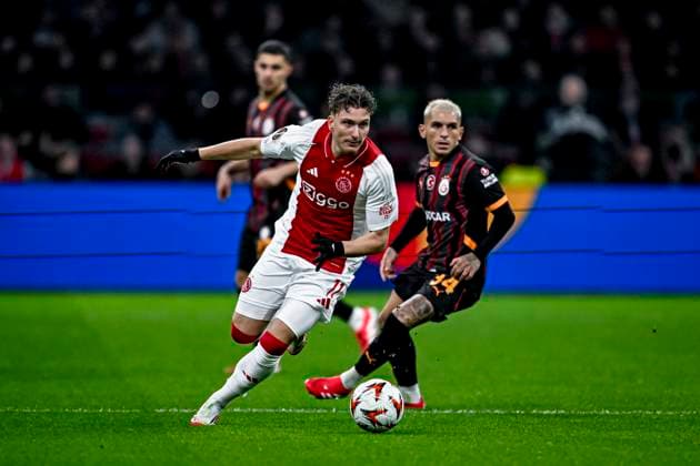 AFC Ajax Amsterdam forwarder Mika Godts, Galatasaray midfielder Lucas Torreira, during the match Ajax - Galatasaray at the Johan Cruijff ArenA for the UEFA Europa League - League phase - Matchday 8 season 2024-2025 in AMSTERDAM, Netherlands on 30 januari 2025, (photo by Stefan Koops EYE4images DeFodi Images) Defodi-746_212104 Defodi-746