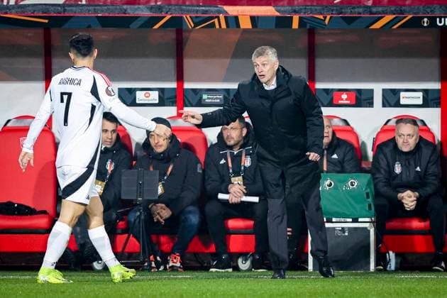 2025-01-30 FC Twente v Besiktas JK - UEFA Europa League 2024 25 League Phase MD8 ENSCHEDE, NETHERLANDS - JANUARY 30: Head Coach Ole Gunnar Solskjaer of Besiktas JK is in discussion with Milot Rashica of Besiktas JK during the UEFA Europa League 2024 25 League Phase MD8 match between FC Twente and Besiktas JK at De Grolsch Veste on January 30, 2025 in Enschede, Netherlands. Enschede De Grolsch Veste Netherlands Content not available for redistribution in The Netherlands directly or indirectly through any third parties. Copyright: xPeterxLousx