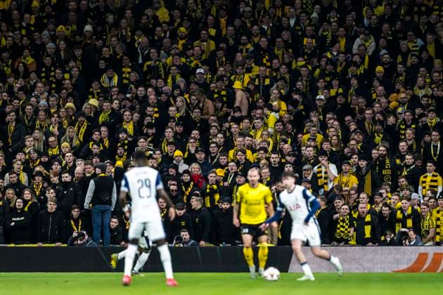 250130 Supporters of Elfsborg during the UEFA Europa League football match between Tottenham Hotspur and Elfsborg on January 30, 2025 in London. Photo: Emma Wallskog BILDBYRAN COP 320 EW0477 fotboll football soccer fotball uefa europa league europa league tottenham hotspur elfsborg bbeng publik Copyright: EMMAxWALLSKOG BB250130EW048