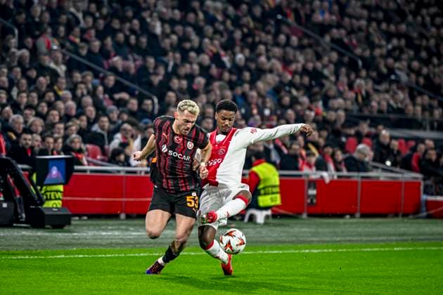 Galatasaray midfielder Lucas Torreira, AFC Ajax Amsterdam defender Jorrel Hato, during the match Ajax - Galatasaray at the Johan Cruijff ArenA for the UEFA Europa League - League phase - Matchday 8 season 2024-2025 in AMSTERDAM, Netherlands on 30 januari 2025, (photo by Stefan Koops EYE4images DeFodi Images) Defodi-746_212116