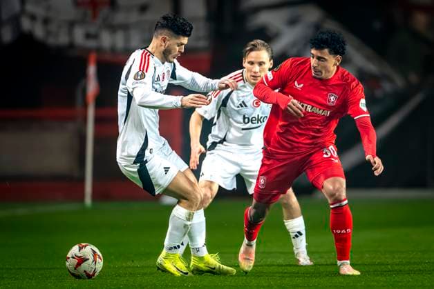 Besiktas JK midfielder Milot Rashica, FC Twente forward Sayf Ltaief during the match Twente - Besiktas at the Grolsch Veste for the UEFA Europa League - League phase - Matchday 8 season 2024-2025 in ENSCHEDE, Netherlands on 30 january 2025, (photo by Marcel van Dorst EYE4images Defodi-746_212117