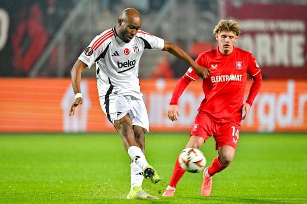 ENSCHEDE, Stadium Grolsch Veste, 30-01-2025 , season 2024 2025 , Europa League during the match Twente - Besiktas FC Twente player Sem Steijn vs Besiktas JK player Al Musrati Twente - Besiktas  x27627105x Copyright: