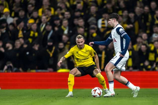 250130 Niklas Hult of Elfsborg and Mikey Moore of Tottenham Hotspur during the UEFA Europa League football match between Tottenham Hotspur and Elfsborg on January 30, 2025 in London. Photo: Emma Wallskog BILDBYRAN COP 320 EW0477 fotboll football soccer fotball uefa europa league europa league tottenham hotspur elfsborg bbeng bbauto Copyright: EMMAxWALLSKOG BB250130EW052