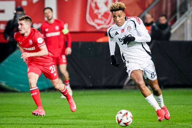 2025-01-30 FC Twente v Besiktas JK - UEFA Europa League 2024 25 League Phase MD8 ENSCHEDE, NETHERLANDS - JANUARY 30: Gedson Fernandes of Besiktas JK runs with the ball during the UEFA Europa League 2024 25 League Phase MD8 match between FC Twente and Besiktas JK at De Grolsch Veste on January 30, 2025 in Enschede, Netherlands. Enschede De Grolsch Veste Netherlands Content not available for redistribution in The Netherlands directly or indirectly through any third parties. Copyright: xPeterxLousx