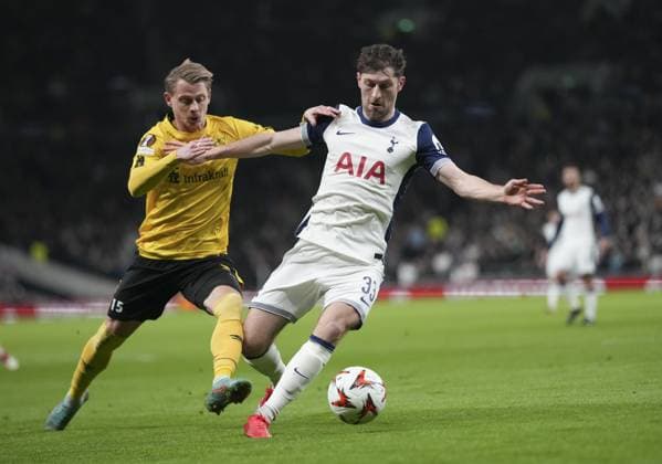 Ben Davies of Tottenham Hotspur and Simon Hedlund of IF Elfsborg Tottenham Hotspur v Elfsborg, UEFA Europa League, Group Stage, Football, Tottenham Hotspur Stadium, London, UK - 30 Jan 2025 EDITORIAL USE ONLY No use with unauthorised audio, video, data, fixture lists, club league logos or live services. Online in-match use limited to 120 images, no video emulation. No use in betting, games or single club league player publications. Copyright: xJedxLeicester Shutterstockx 15122183h