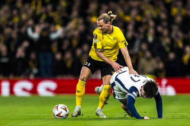 250130 Niklas Hult of Elfsborg and Mikey Moore of Tottenham Hotspur during the UEFA Europa League football match between Tottenham Hotspur and Elfsborg on January 30, 2025 in London. Photo: Emma Wallskog BILDBYRAN COP 320 EW0477 fotboll football soccer fotball uefa europa league europa league tottenham hotspur elfsborg bbeng Copyright: EMMAxWALLSKOG BB250130EW056