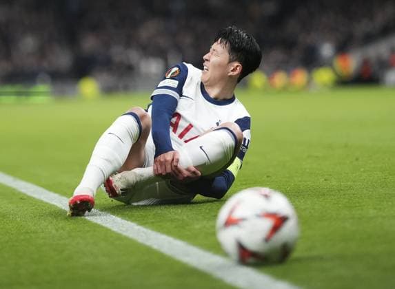 Son Heung-Min of Tottenham Hotspur after being tripped over Tottenham Hotspur v Elfsborg, UEFA Europa League, Group Stage, Football, Tottenham Hotspur Stadium, London, UK - 30 Jan 2025 EDITORIAL USE ONLY No use with unauthorised audio, video, data, fixture lists, club league logos or live services. Online in-match use limited to 120 images, no video emulation. No use in betting, games or single club league player publications. Copyright: xJedxLeicester Shutterstockx 15122183f
