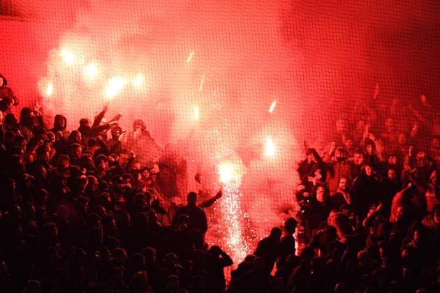 Fußball UEFA Europa League 8. Spieltag Ajax Amsterdam - Galatasaray SK am 30.01.2025 in der Johan Cruijff ArenA in Amsterdam Fans von Galatasaray Istanbul zünden Bengalos Pyro Pyrotechnik Leuchtkörper Rauchbomben im Fanblock