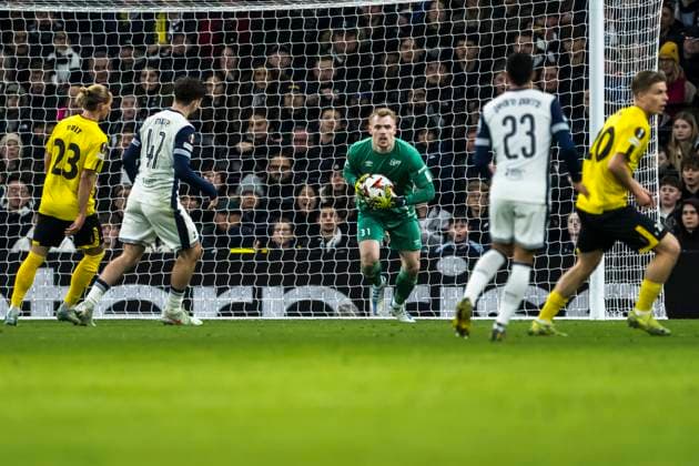 250130 Goalkeeper Isak Pettersson of Elfsborg during the UEFA Europa League football match between Tottenham Hotspur and Elfsborg on January 30, 2025 in London. Photo: Emma Wallskog BILDBYRAN COP 320 EW0477 fotboll football soccer fotball uefa europa league europa league tottenham hotspur elfsborg bbeng bbauto Copyright: EMMAxWALLSKOG BB250130EW063