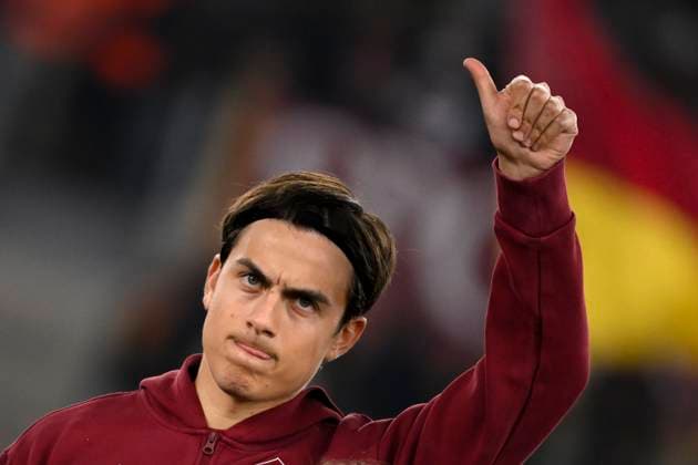 Paulo Dybala of AS Roma thumbs up during the Europa League football match between AS Roma and Eintracht Frankfurtat Olimpico stadium in Rome (Italy), January 30, 2025. AndreaxStaccioli