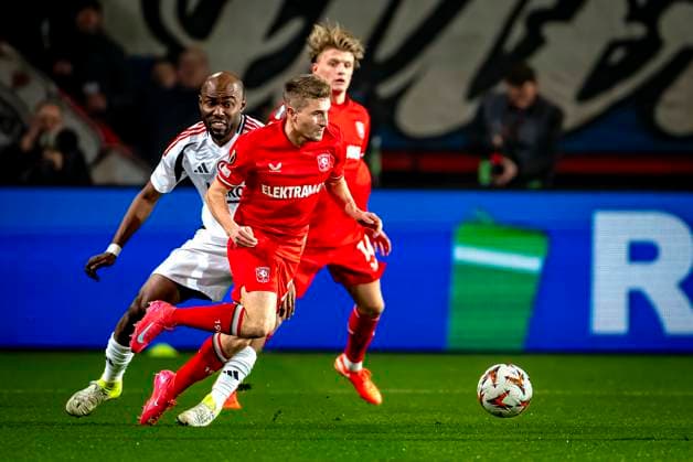 FC Twente midfielder Michal Sadilek , Besiktas JK midfielder Al Musrati during the match Twente - Besiktas at the Grolsch Veste for the UEFA Europa League - League phase - Matchday 8 season 2024-2025 in ENSCHEDE, Netherlands on 30 january 2025, (photo by Marcel van Dorst EYE4images Defodi-746_212126