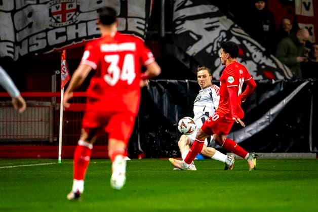 Besiktas JK defender Jonas Svensson, FC Twente forward Sayf Ltaief during the match Twente - Besiktas at the Grolsch Veste for the UEFA Europa League - League phase - Matchday 8 season 2024-2025 in ENSCHEDE, Netherlands on 30 january 2025, (photo by Marcel van Dorst EYE4images Defodi-746_212128