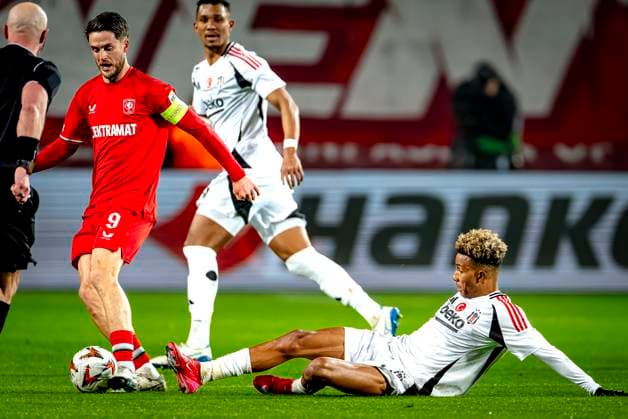 FC Twente forward Ricky van Wolfswinkel, Besiktas JK midfielder Gedson Fernandes during the match Twente - Besiktas at the Grolsch Veste for the UEFA Europa League - League phase - Matchday 8 season 2024-2025 in ENSCHEDE, Netherlands on 30 january 2025, (photo by Marcel van Dorst EYE4images Defodi-746_212130
