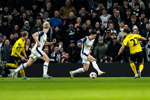 250130 Heung-Min Son of Tottenham Hotspur and Besfort Zeneli of Elfsborg during the UEFA Europa League football match between Tottenham Hotspur and Elfsborg on January 30, 2025 in London. Photo: Emma Wallskog BILDBYRAN COP 320 EW0477 fotboll football soccer fotball uefa europa league europa league tottenham hotspur elfsborg bbeng bbauto Copyright: EMMAxWALLSKOG BB250130EW064