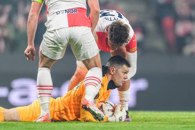 250130 Goalkeeper Ales Mandous of Slavia Prag celebrates after a penalty kick from Erik Botheim of Malmö FF (not in picture) during the UEFA Europa League football match between Slavia Prag and Malmö FF on January 30, 2025 in Prague. Photo: Mathilda Ahlberg BILDBYRAN kod MA MA0779 fotboll football soccer fotball uefa europa league europa league slavia prag malmö ff bbeng bbauto Copyright: MATHILDAxAHLBERG BB250130MA054