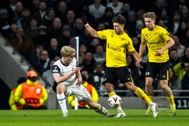 250130 Lucas Bergvall of Tottenham Hotspur, Besfort Zeneli and Gottfrid Rapp of Elfsborg during the UEFA Europa League football match between Tottenham Hotspur and Elfsborg on January 30, 2025 in London. Photo: Emma Wallskog BILDBYRAN COP 320 EW0477 fotboll football soccer fotball uefa europa league europa league tottenham hotspur elfsborg bbeng bbauto Copyright: EMMAxWALLSKOG BB250130EW065