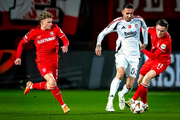 FC Twente midfielder Sem Steijn Besiktas JK defender Emirhan Topcu, FC Twente forward Daan Rots during the match Twente - Besiktas at the Grolsch Veste for the UEFA Europa League - League phase - Matchday 8 season 2024-2025 in ENSCHEDE, Netherlands on 30 january 2025, (photo by Marcel van Dorst EYE4images Defodi-746_212147