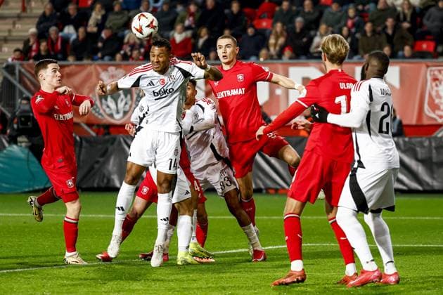 ENSCHEDE - (l-r) Daan Rots of FC Twente, Felix Uduokhai of Besiktas JK, Gustaf Lagerbielke of FC Twente during the UEFA Europa League match between FC Twente and Besiktas JK at Stadion De Grolsch Veste on Jan. 30, 2025 in Enschede, Netherlands. ANP VINCENT JANNINK UEFA Europa League 2024 25 League Phase MD8 2024 25 xVIxANPxSportx xxANPxIVx 518735662 originalFilename: 518735662.jpg