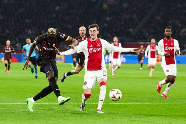 AMSTERDAM, 30-01-2025 , JohanCruijff Arena, football, UEFA Europa League, season 2024 2025, Galatasaray player Victor Osimhen and Ajax player Youri Baas during the match Ajax - Galasataray, Ajax - Galatasaray  x27627451x Copyright: