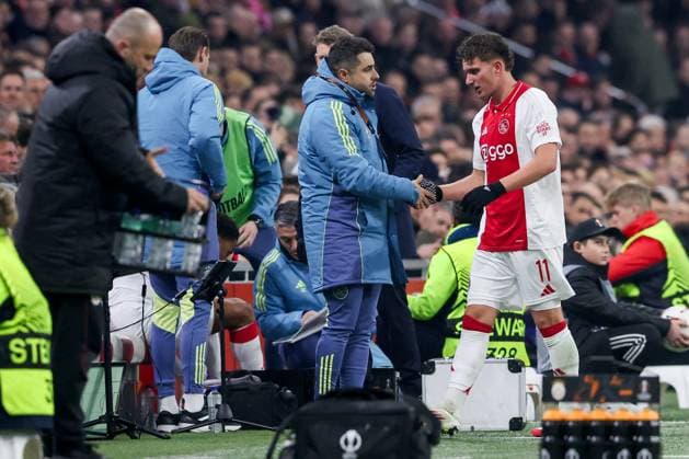 2025-01-30 AFC Ajax v Galatasaray - UEFA Europa League 2024 25 League Phase MD8 AMSTERDAM, NETHERLANDS - JANUARY 30: Mika Godts of AFC Ajax leaving pitch due to injury during the UEFA Europa League 2024 25 League Phase MD8 match between AFC Ajax and Galatasaray at Johan Cruijff ArenA on January 30, 2025 in Amsterdam, Netherlands. Amsterdam Johan Cruijff ArenA Netherlands Content not available for redistribution in The Netherlands directly or indirectly through any third parties. Copyright: xBenxGalx