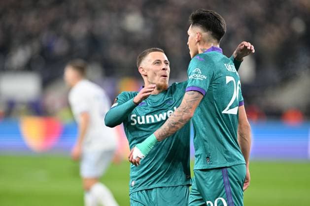 250130 RSC Anderlecht vs TSG Hoffenheim Luis Vazquez (20) of Anderlecht celebrates with Thorgan Hazard (11) of Anderlecht after scoring the 1-0 goal during the league phase - matchday 8 game in the Uefa Europa League season 2024-2025 between Royal Sporting Club Anderlecht and TSG 1899 Hoffenheim from Germany on January 30 , 2025 in Anderlecht, Belgium. (Photo by David Catry Isosport) Anderlecht Belgium  Copyright: xDavidxCatryx 20250130DC2_9891