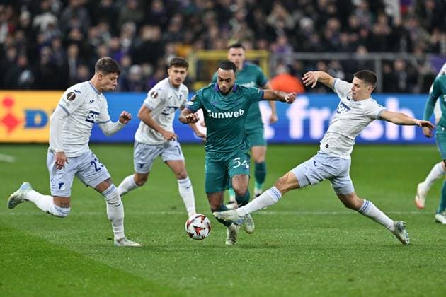 250130 RSC Anderlecht vs TSG Hoffenheim Adam Hlozek (23) of Hoffenheim and Finn Ole Becker (20) of Hoffenheim pictured defending on Killian Sardella (54) of Anderlecht during the league phase - matchday 8 game in the Uefa Europa League season 2024-2025 between Royal Sporting Club Anderlecht and TSG 1899 Hoffenheim from Germany on January 30 , 2025 in Anderlecht, Belgium. (Photo by David Catry Isosport) Anderlecht Belgium  Copyright: xDavidxCatryx 20250130DC2_9531