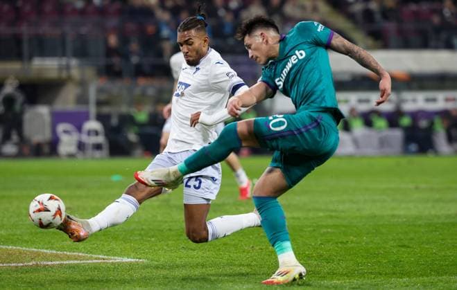 Hoffenheim s Kevin Akpoguma and Anderlecht s Luis Vazquez fight for the ball during a soccer game between Belgian soccer team RSC Anderlecht and German Hoffenheim, Thursday 30 January 2025 in Brussels, on day 8 8 of the group stage of the UEFA Europa League tournament. VIRGINIExLEFOUR  x111482028x