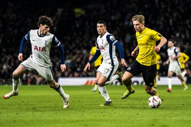 250130 Archie Gray and Pedro Porro of Tottenham Hotspur and Gottfrid Rapp of Elfsborg during the UEFA Europa League football match between Tottenham Hotspur and Elfsborg on January 30, 2025 in London. Photo: Emma Wallskog BILDBYRAN COP 320 EW0477 fotboll football soccer fotball uefa europa league europa league tottenham hotspur elfsborg bbeng bbauto Copyright: EMMAxWALLSKOG BB250130EW085