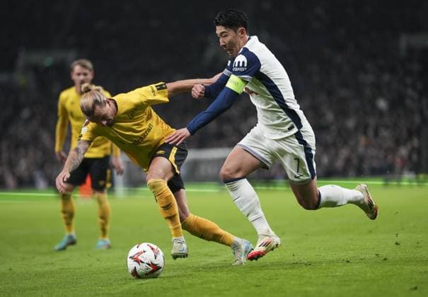 Son Heung-Min of Tottenham Hotspur gets past Niklas Hult of IF Elfsborg Tottenham Hotspur v Elfsborg, UEFA Europa League, Group Stage, Football, Tottenham Hotspur Stadium, London, UK - 30 Jan 2025 EDITORIAL USE ONLY No use with unauthorised audio, video, data, fixture lists, club league logos or live services. Online in-match use limited to 120 images, no video emulation. No use in betting, games or single club league player publications. Copyright: xJedxLeicester Shutterstockx 15122183z