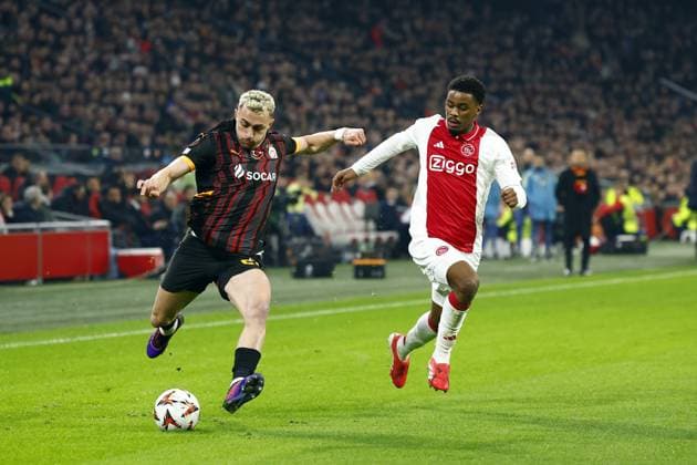 AMSTERDAM - (l-r) Baris Alper Yilmaz of Galatasaray SK, Jorrel Hato of Ajax during the UEFA Europa League match between AFC Ajax and Galatasaray at the Johan Cruijff ArenA on Jan. 30, 2025 in Amsterdam, Netherlands. ANP SEM VAN DER WAL UEFA Europa League 2024 25 League Phase MD8 2024 25 xVIxANPxSportx xxANPxIVx 518736853 originalFilename: 518736853.jpg