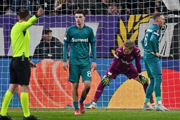 250130 RSC Anderlecht vs TSG Hoffenheim goalkeeper Mads Kikkenborg (16) of Anderlecht pictured looking dejected and disappointed after conceding the 1-1 equalizer goal during the league phase - matchday 8 game in the Uefa Europa League season 2024-2025 between Royal Sporting Club Anderlecht and TSG 1899 Hoffenheim from Germany on January 30 , 2025 in Anderlecht, Belgium. (Photo by David Catry Isosport) Anderlecht Belgium  Copyright: xDavidxCatryx 20250130DC2_0460