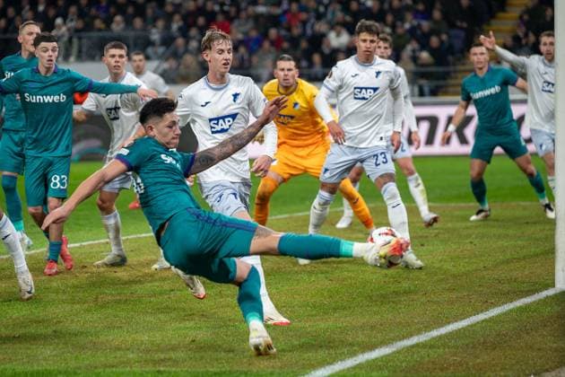 30.01.2025, Fussball: UEFA Europa League, Saison 2024 2025, Spieltag 08, RSC Anderlecht - TSG 1899 Hoffenheim im Lotto Park in Anderlecht. Luis Vazquez (RSC Anderlecht, 20) bekommt den Ball nicht mehr auf dads Tor gezogen. Foto: Kirchner-Media Thomas Haesler Copyright: xKirchner-Media ThomasxHaeslerx