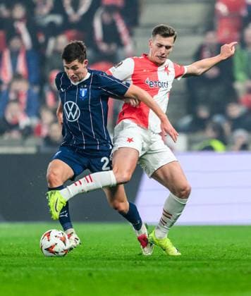 250130 Lasse Berg Johnsen of Malmö FF and Daniel Fila of Slavia Prag during the UEFA Europa League football match between Slavia Prag and Malmö FF on January 30, 2025 in Prague. Photo: Mathilda Ahlberg BILDBYRAN kod MA MA0779 fotboll football soccer fotball uefa europa league europa league slavia prag malmö ff bbeng Copyright: MATHILDAxAHLBERG BB250130MA078