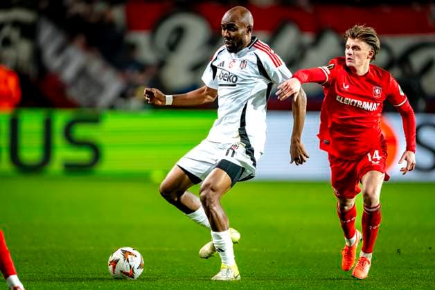 Besiktas JK midfielder Al Musrati, FC Twente midfielder Sem Steijn during the match Twente - Besiktas at the Grolsch Veste for the UEFA Europa League - League phase - Matchday 8 season 2024-2025 in ENSCHEDE, Netherlands on 30 january 2025, (photo by Marcel van Dorst EYE4images Defodi-746_212194