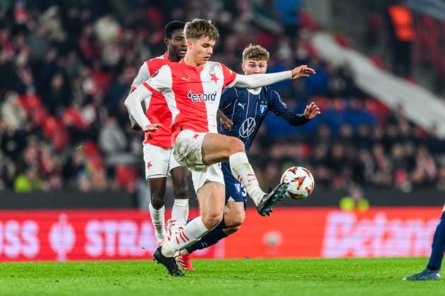 250130 Mikulas KonecnÃ½ of Slavia Prag and Hugo Bolin of Malmö FF during the UEFA Europa League football match between Slavia Prag and Malmö FF on January 30, 2025 in Prague. Photo: Mathilda Ahlberg BILDBYRAN kod MA MA0779 fotboll football soccer fotball uefa europa league europa league slavia prag malmö ff bbeng bbauto Copyright: MATHILDAxAHLBERG BB250130MA081