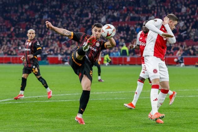 Sport Themen der Woche KW05 Sport Bilder des Tages AMSTERDAM , 30-01-2025 , Johan Cruijff Arena , UEFA Europa League football , season 2024 2025, match between Ajax and Galatasaray , Galatasaray player Kaan Ayhan Ajax - Galatasaray  x27628170x Copyright: