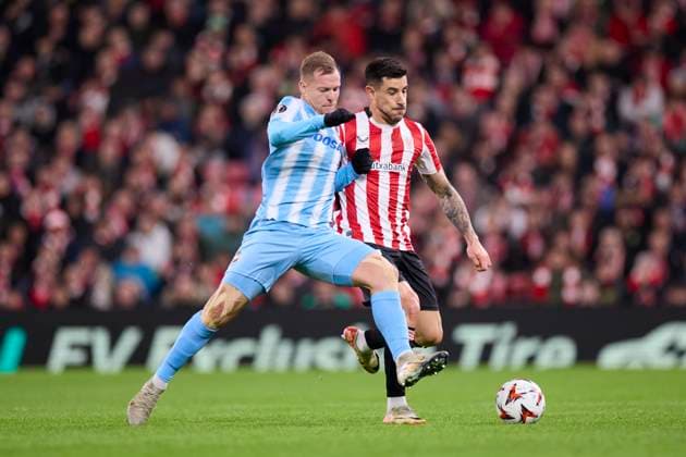 January 30, 2025, Bilbao, Vizcaya, SPAIN: Matej Vydra of FC Viktoria Plzen competes for the ball with Yuri Berchiche of Athletic Club during the Europa League match between Athletic Club and and FC Viktoria Plzen at San Mames on January 30, 2025, in Bilbao, Spain. Bilbao SPAIN - ZUMAa181 20250130_zaa_a181_006 Copyright: xRicardoxLarreinax