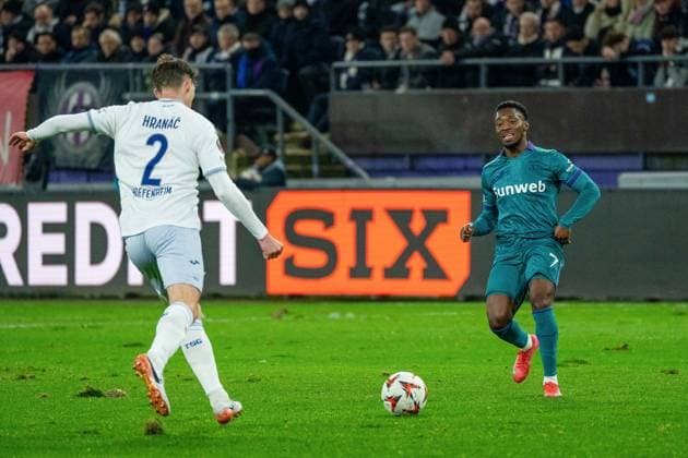 Robin Hranac (TSG 1899 Hoffenheim, 02) und Francis Amuzu (RSC Anderlecht, 07) gehen zum Ball RSC Anderlecht vs. TSG 1899 Hoffenheim, Fussball, Europa League, 8. Spieltag, Saison 2024 2025, 30.01.2025 RSC Anderlecht vs. TSG 1899 Hoffenheim, Fussball, Europa League, 8. Spieltag, Saison 2024 2025, 30.01.2025 Brüssel Copyright: xEibner-Pressefoto JustinxDerondex EP_JDU
